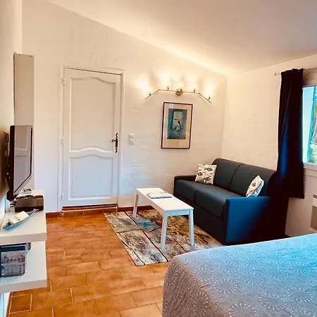 Les Deux Mas * بورم لي ميموزا