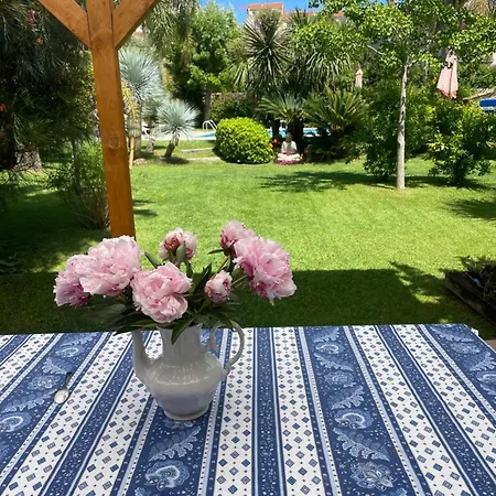 Les Deux Mas بيت للعطل